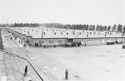 Plik:Dachau ma1945.jpg